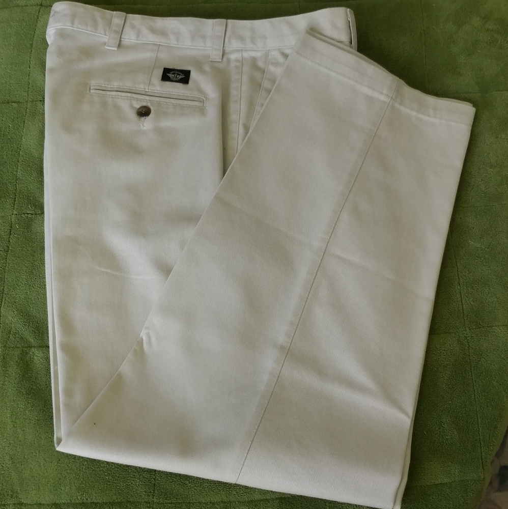 Dockers pleated beige khakis-Mens 33/30